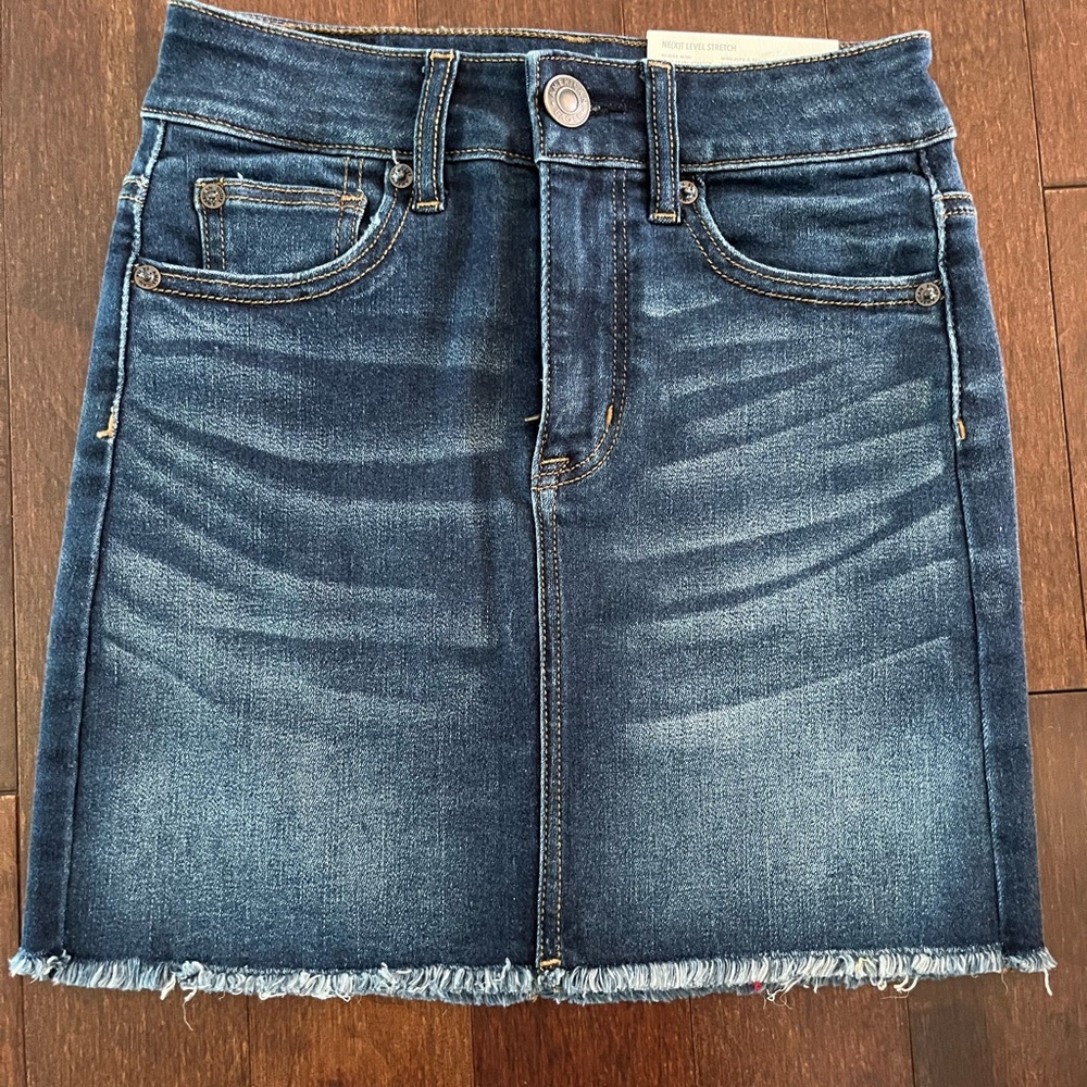 American Eagle Women’s hi-rise jean skirt size 00